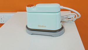Gaabor Travel Portable Electric Steam Iron 1200W Wet & Dry Iron Flexible Switching Steamer Garment HM-M01A