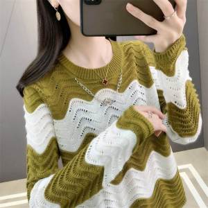 เสื้อถักคอตั้งแขนยาวหลวมๆ สำหรับผู้หญิง ฤดูใบไม้ผลิ 2025 แฟชั่นใหม่ เสื้อชั้นในสีบล็อก ทรงหลวม แขนยาว เสื้อผ้าทำงาน