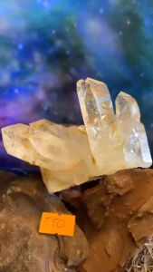 Cụm đá thạch anh tinh thể Lemurian ánh vàng lấp lánh tự nhiên năng lượng vũ trụ 550