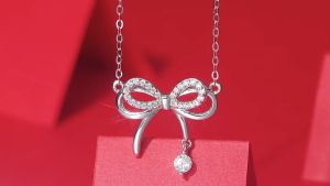 ✨สร้อยคอ ใหม่ล่าสุด ปี 2025✨สร้อยคอเงินแท้ S925 สำหรับผู้หญิง สร้อยคอโบว์ สร้อยคอเพชรแท้ โซ่กระดูกไหปลาร้าแบบหรูหราเบาสบาย ของขวัญสำหรับแฟนสาว