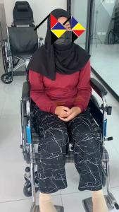 mppc ผ้ากันเปื้อนสำหรับผู้ใหญ่ ผ้ากันเปื้อนผู้ใหญ่ พร้อมถาดรอง Waterproof Reusable Adult Bibs ผ้ากันเปื้อนทานอาหาร