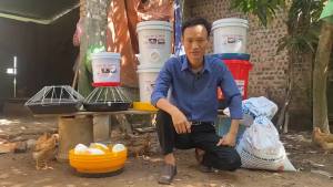 Máng Ăn Cho Gia Cầm Gà Vịt Độ Bền Cao Bảo Quản Thức Ăn Tốt Giúp Chống Nắng Mưa Khi Để Ngoài Trời.