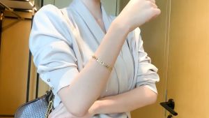 Lắc tay nữ dễ thương vàng kiểu lúa mì phối ngọc trai sang chảnh - Hàng chuẩn titan màu sắc bóng đẹp - Cam kết 1 đổi 1 nếu gỉ sét
