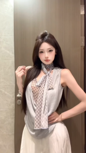 เสื้อยืดแขนกุด สีฟ้า ผ้าโพลิเอสเตอร์ เซ็ต2ชิ้น(ติดกัน) แต่งซับในผ้าชีฟองลายสก็อตสีเทา ไหล่มีผ้าผูกคล้องคอหรือโบว์ เสื้อเบลาส์ผู้หญิง #6973