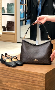 Origina bag Ladies Lao Hua LAUREL 32 Shoulder Bag Crossbody Bag Commuter CR149