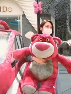 Gấu Bông Gấu Dâu Lotso  Ôm Trái Dâu Cực Xinh - Thú nhồi bông yolo cao cấp hàng quảng châu cao cấp