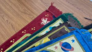 Sajadah Anak Motif Karakter 3 Pcs Bahan Bludru