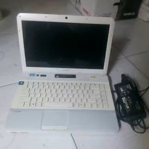 Laptop gaming chơi game phong thần core i5 ram 4Gb Win 10 Bảo hành 1 năm (Giao ngẫu nhiên)