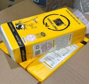 Khăn giấy rút lụa mềm treo tường 4 lớp Hoàng Long. nhãn hiệu uy tín người việt tin dùng.