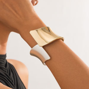 Fashionable Geometric Spring Metal Bracelet for Women Irregular Design High-End Feeling Alloy Jewelry Accessory