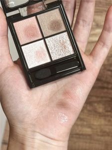 Palette Eyeshadow สี่เฉดสีเนื้อแมทต์ Portabel หรูหรา ธรรมชาติ โปร่งใส ดอกไม้สีขาว 2025 ใหม่ ธรรมชาติ ราคาไม่แพง สีพื้นดิน