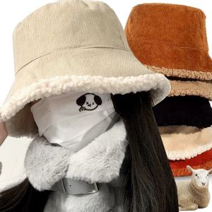 หมวกปีกรอบ สำหรับ ผู้หญิง ขนแกะ หมวกขน สัตว์ลูกแกะ ลูกหมวก ใส่ตกปลา ผ้าลูกฟู สำหรับ ฤดูหนาวหมวก แบบย้อนกลับ