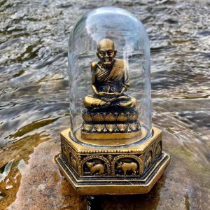 หลวงปู่ทวดเหยียบน้ำทะเลจืด 3 ขนาด หน้าตัก 2นิ้วแบบตั้งหน้ารถ  ฐาน 3 นิ้วแบบตั้งบูชา พร้อมบูชา  ม