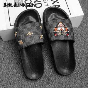 รองเท้าแตะแบบสวมผู้ชาย ระบายอากาศได้ดี กันลื่น มีสไตล์ 2023 หัวเสือปักใหม่ นุ่ม รองเท้าแตะสวมใส่กลางแจ้งด้านล่าง