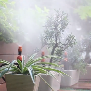 ชุดพ่นหมอกและน้ำหยด 30 เมตร พร้อมสายไมโคร 149 ชิ้น ระบบรดน้ำสวนอัตโนมัติ สปริงเกอร์ปรับได้ สำหรับสวนและครัวหลังบ้าน