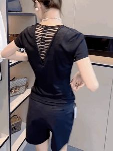 เสื้อยืดคอกลมแขนสั้นผู้หญิงฤดูร้อน หลังเปิดโล่ง ทรงเข้ารูป สีดำ แฟชั่น เสื้อชั้นใน เสื้อเชิ้ตผู้หญิง ใส่ทำงาน ลำลอง