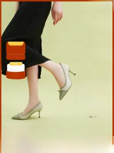 รองเท้าส้นสูงทรงหัวแหลมแบบสวมสบายสำหรับผู้หญิงในช่วงฤดูใบไม้ผลิ รองเท้าส้นเดี่ยวแฟชั่นแบบเงียบๆ ด้านนอกทำจากหนังแกะ ทรงหัวแหลม รองเท้าส้นเดี่ยวแบบสวมสบาย