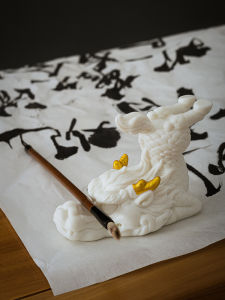 New Chinese Style Ceramic Little Figurine Creative Pen Rest Cover for Living Room Tea Room Office Desktop Decorations