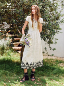 XIANGYING | Đầm Cotton V-neck Accentuating Waist