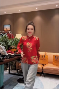 เสื้อเชิ้ตผู้หญิงสไตล์จีนใหม่ แขนยาวหลวมๆ คอปกผ้าไหมหอม ชุดแฟชั่นฤดูร้อน 2025 เสื้อผ้าทำงาน ชุดทำงาน