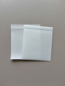 เทปผ้าไม่ทอระบายอากาศได้ดีสำหรับผิวหนังที่อบอุ่นและอบอุ่นสำหรับการป้องกันการเจ็บปวดจากกิจกรรมกลางแจ้ง