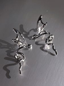 Butterfly Shaped Liquid Alloy Clip-On Earrings for Women No Piercing Required Fashionable Minimalist Design Affordable Luxury