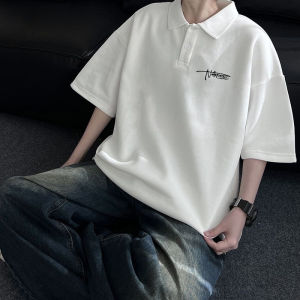 เสื้อโปโลคอปกแขนสั้นผ้าฝ้ายแท้สำหรับผู้ชาย ฤดูร้อน 2025 ใหม่ สไตล์อเมริกัน หลวมๆ ลำลอง คู่รัก คอปกพับ สเวตเตอร์ เสื้อตัวบน