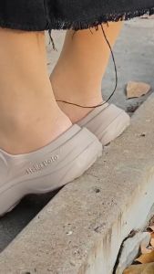 Hello Polo รองเท้าแตะ รองเท้าหัวโต ส้นหนา 3.6 ซม รองเท้านิ่มเหมือนเหยียบอึ เบาสบาย กันลื่น ทุกโอกาส ผู้หญิง กระบวนการผู้หญิง ผู้สู่สวน การใช้งาน ผู้สูงสุด 50-60 กราฟ โซนไทย