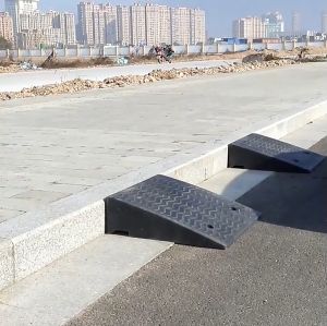Thickened anti slip thresholdramp step slope padplastic road edgecar climbing curb 1PC