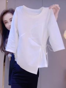 เสื้อยืดแขนสั้นผู้หญิงทรงเข้ารูปดีไซน์เก๋ไก๋ ทรงไม่สมมาตร ทรงเข้ารูป แขนสั้น ทรงเข้ารูป เสื้อผ้าทำงานฤดูใบไม้ผลิ