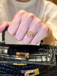 Elegant Golden Hollow Flower Ring Simple Vintage Style Daily Commute Fashionable Womens Ring Floral Design Copper Plated