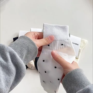 CEEKEY ถุงเท้าสำหรับสุภาพสตรีฤดูใบไม้ผลิและฤดูร้อนถุงเท้าสั้นถุงเท้าสั้นดูดซับเหงื่อถุงเท้าผ้าฝ้ายระบายอากาศ ถุงเท้ายาวผู้หญิงลายจุด