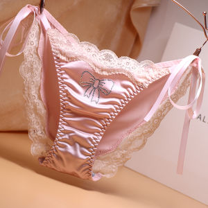 กางเกงชั้นในผู้หญิงเอวต่ำผ้าไหมน้ำแข็งแบบผูกโบว์ ไร้ตะเข็บ ลูกไม้ขอบ ความรู้สึกระบายอากาศได้ดี ไซส์ใหญ่ กางเกงขาสั้น