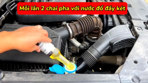 Dung Dịch Nước Rửa Vệ Sinh Cửa Kính Xe Hơi Nước Lau Bụi Gương Kính Cửa Sổ Ô Tô 1000ml