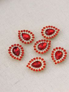 ดอกกุหลาบสีทอง รูปหยดน้ำสีแดงและสีขาว 2 ชั้น ประดับผม DIY สำหรับชุดฮู้ด มงกุฎหางนก ตกแต่งด้วยเพชรเทียมเย็บมือ