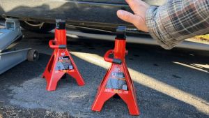 Heavy Duty 3-Ton Capacity Universal Car Jack Stand with Adjustable Ratchet Bar and Ductile Iron Construction