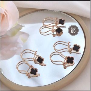 RinaXp- Anting Kait Clover Bunga Hitam Titanium Fashion Korea Jewellry Anting Hook Anti Karat Terbaru Untuk Anak Remaja Dewasa