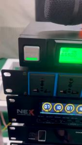 [ Bảo hành 12 tháng] Dòng sản phẩm micro không dây đầu thu karaoke- U8 pro tấn số UHF bắt sóng xa  ổn định có chức năng dò tần số tương thích với âm ly dàn karaoke mixer thiết bị âm thanh chuyên nghiệp