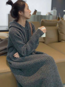 ชุดเดรสสเวตเตอร์ถักมีฮู้ดสำหรับผู้หญิง ฤดูใบไม้ร่วง/ฤดูหนาว เอวสูง กระโปรงทรงเอ แขนยาว สีพื้น ชุดทำงานสไตล์ญี่ปุ่น