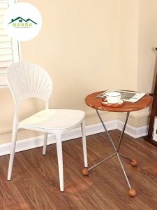 MANDA Plastic Dining Chair Home Back Plastic Chair Stackable Chair Desk Chair Coffee Chair Creative Shell Chair