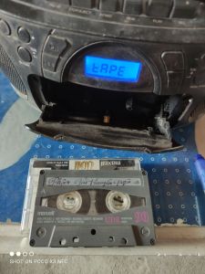băng cassette Maxell xám ( có nhạc)