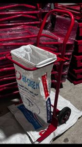 Giá lắp xe đẩy 2 bánh xúc thóc . mùn cưa vv tiện dụng