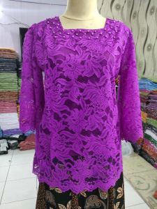 BLUS KEBAYA LENGAN KEMBANG PREMIUM TERBARU!!Atasan kebaya lengan kembang model terbaruBlus model kekinianblus brokat formal model tangan kembangblus renda lembut blus kebaya nyamanblus kebaya terlaris