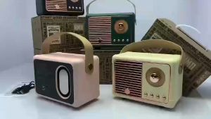 VEECOME Mini Bluetooth Speaker Retro Classic Radio Portable 3W - HM11 hitam
