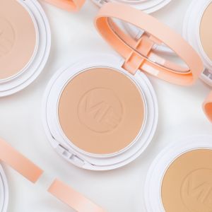 MISTINE ฝุ่นฝูงแป้งกันเหงื่อ 10g เนื้อแมท คุมมัน กับ SPF 25 PA+++