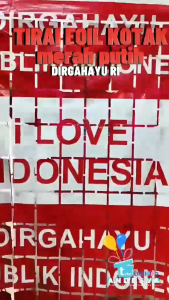tirai foil Kotak merah putih dirgahayu ri / backdrop kotak kotak merah putih hut ri / tirai rumbai kotak dirgahayu ri / hiasan agustusan backdrop tirai foil merah putih