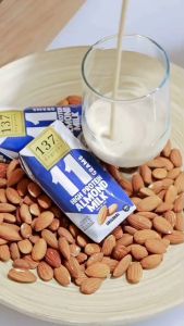 (แพ็ค3) 137 ดีกรี นมอัลมอนด์ผสมน้ำนมถั่วเหลือง โปรตีนสูง สูตรดั้งเดิม ขนาด 180 มล. / 137 DEGREES High Protein Almond Milk  (With Isolated Soy Protein) 180 ml.