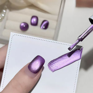 ยาทาเล็บเจลตาแมวสีม่วง 1 ชิ้น TC Advanced Whitening Enchanting สไตล์สาวแซ่บ ประดับด้วยลูกปัดแก้วสีม่วง