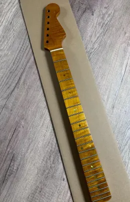 Fender Stratocaster คอกีตาร์ไฟฟ้าหอยเชลล์คอเมเปิ้ล22เฟร็ตสำหรับอะไหล่กีตาร์ไฟฟ้า