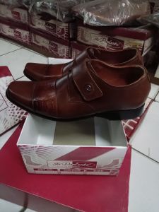 sepatu formal